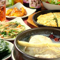 とにかくボリューム満点！！70種以上の韓国料理