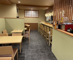 開放的なテーブル席がございます、