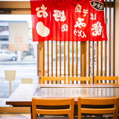女子会や職場の中規模な宴会に大人気のお席です。6名様で囲む鉄板料理は盛り上がること間違いなし！誕生日会など、大切な仲間とワイワイ過ごす特別なひとときを、最高の料理と共にサポートします。