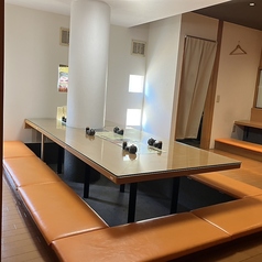 最大8名様前後でゆったり使える掘りごたつのお席です。