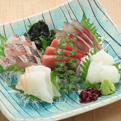 日本全国からその時季に最も美味しい魚介を使用