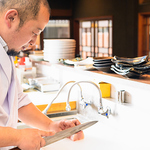 匠の技が光る料理。舌だけではなく目でも楽しめる盛り付けも妙味。その美しさも魅力の一つ。