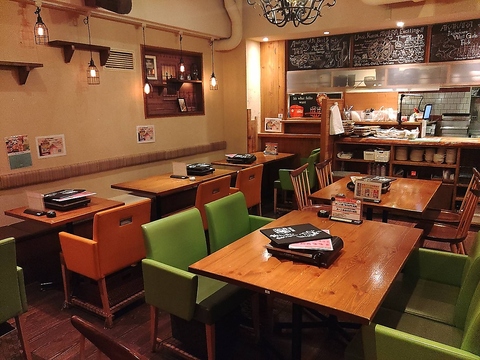 旨辛の名物「赤から鍋」をはじめ、名古屋の絶品料理が所狭しと並びます☆