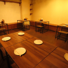 平日（日から木曜日、祝日）は貸切15名から、週末（金、土、祝前日）は貸切18名から承ります！