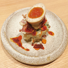 食べるラー油と半熟卵のポテトサラダ