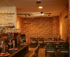 最低保証金額５万円～。（曜日により内訳は異なります）少人数でも貸し切りを！仕事の話しをするから他の人がいるとちょっと。。。仲間うちだけで開催したい！そんな贅沢も小さな個人店なら叶います！