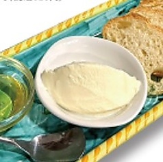 自家製リコッタチーズ 蜂蜜添えRicotta cheese and honey