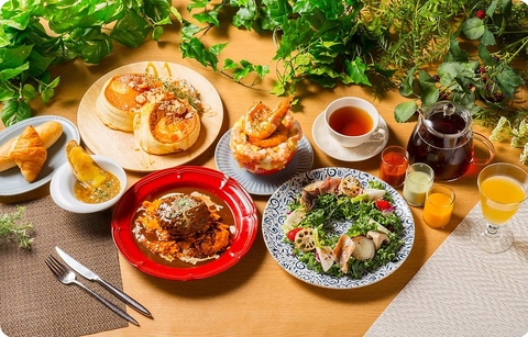 テラス席はペット同伴OK！県産食材で彩るメインダイニング。