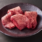 切り方や厚さにも店主のこだわりが！厚切り牛タンは旨味と食べごたえ抜群で、一度食べたらやみつき☆