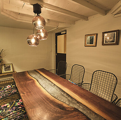 5名様まで利用可能な完全個室を完備しております。家族で、友人達との集まり、接待などどのようなシーンでもご利用いただけます。