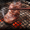 料理メニュー写真&nbsp;厚切り仙台牛タンの炭火焼き