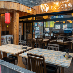 人気のテラス席ございます。 季節によって最高の気分が楽しめます。