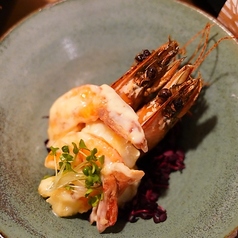 芝漬タルタルで食べるエビフライ