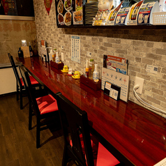 カウンターございます。おひとり様でもお気軽にどうぞ。