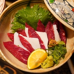 九州醤油で食べる 二種盛り馬刺し