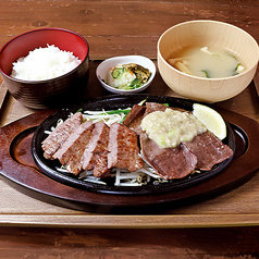 牛たんと薄切り牛たんねぎ塩レモン定食