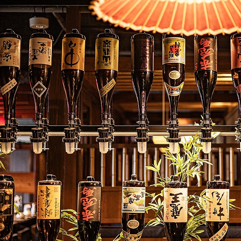 壁一面に並ぶ焼酎は圧巻の品揃え