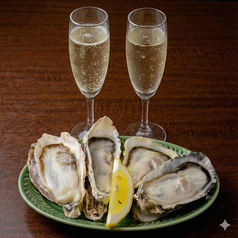 生牡蠣【4個】とスパークリングワイン【2杯】
