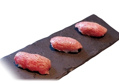 トモサンカクの炙り寿司の写真