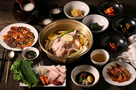 鶏の旨味を凝縮した極上スープで味わうタッカンマリ