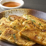 韓国メニューの定番「チヂミ」は、気軽に楽しめるお料理で、お子様からお年寄りまで人気の一品です！