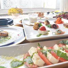 お洒落な店内で楽しむカジュアルダイニング