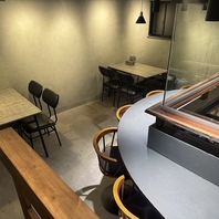 2～8名様でご利用いただけるテーブル席！