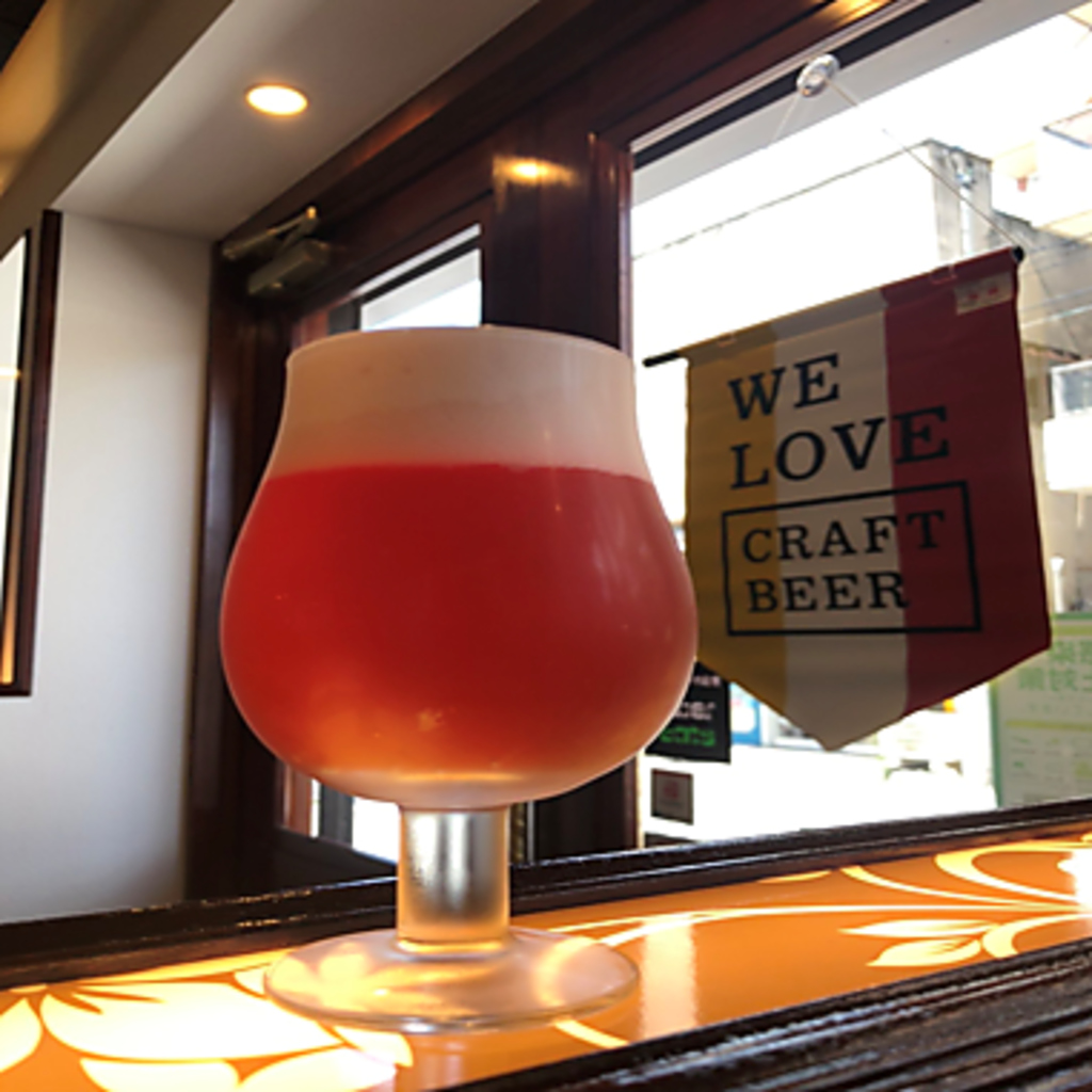 【香り豊かなクラフトビール】色鮮やかなカクテルからクラフトビールまで多彩に揃えています。
