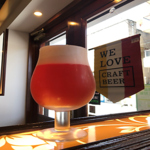 【香り豊かなクラフトビール】色鮮やかなカクテルからクラフトビールまで多彩に揃えています。