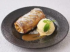 自家製アップルパイバニラアイス添え