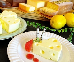 SYNCの自家製スイーツや焼き菓子も！