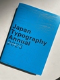店舗ロゴは、「日本タイポグラフィ年鑑2023」においてVI（ビジュアル・アイデンティティ）部門の審査員賞を受賞しました。半世紀以上の歴史を誇る国内有数のデザインアワードで、世界各国から1,932点の作品が集まる中、優れた独創性と表現力が高く評価され選出。出版された「日本タイポグラフィ年鑑2023」やweb掲載あり。