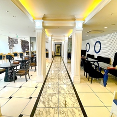 明るい店内で素敵なランチタイムをお過ごしください☆