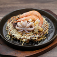 経験を積んだ職人が一枚一枚丁寧に焼き上げるこだわりのお好み焼き。
