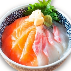 ◆豊富な種類の海鮮丼をご用意しております♪