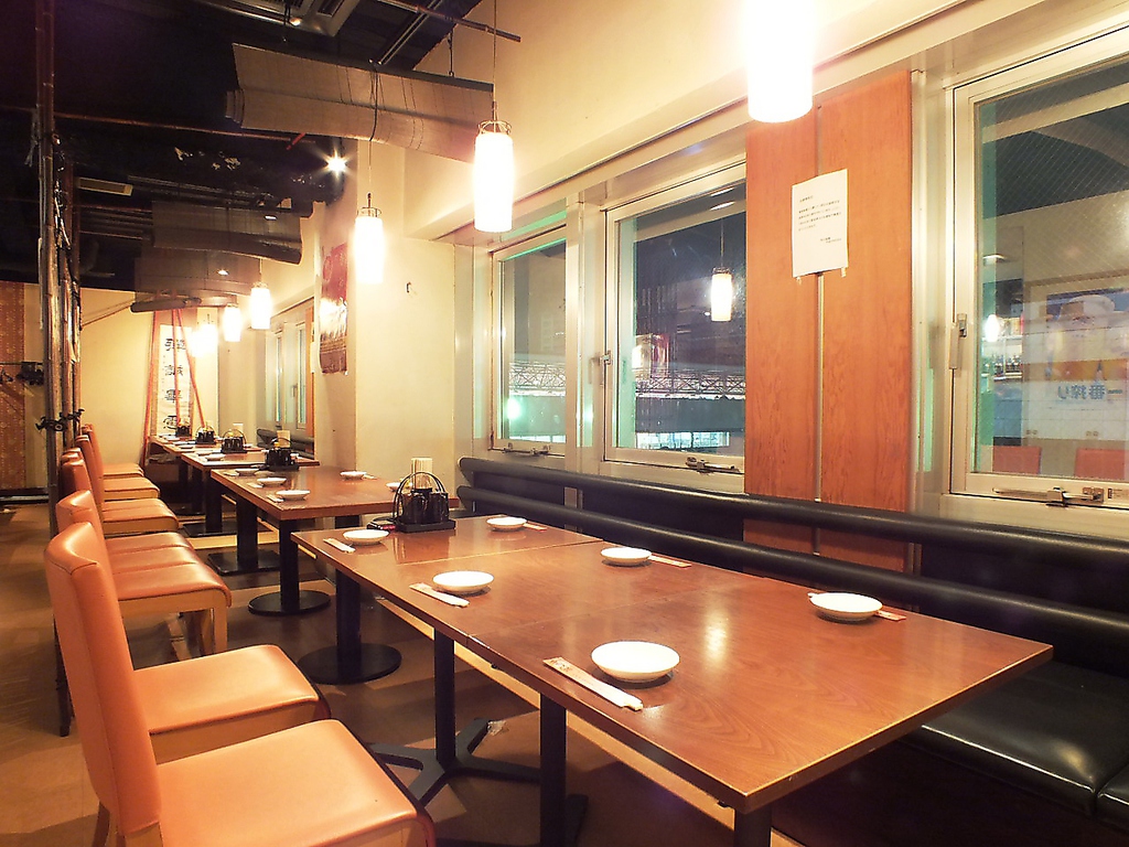 オシャレなテーブル席で宴会も♪