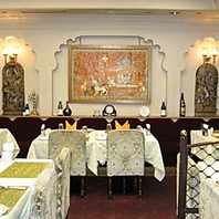 昭和43年創業の老舗本格インド料理店