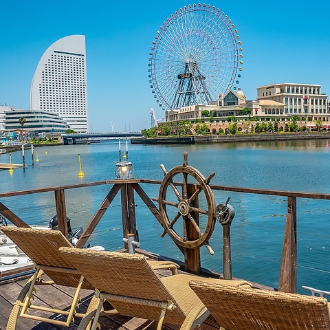 みなとみらいで海上カフェで夜景とともに、特別なひとときを。デートや記念日に◎