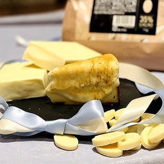 目の前で炙る！香るチーズケーキの写真