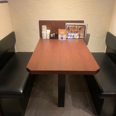 テーブルのボックス席は２～４名様まで着席可能です！