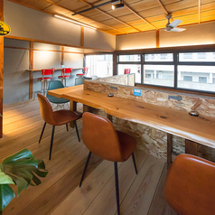 木の温かみを感じながらゆったりとした時間をお過ごしいただけます。