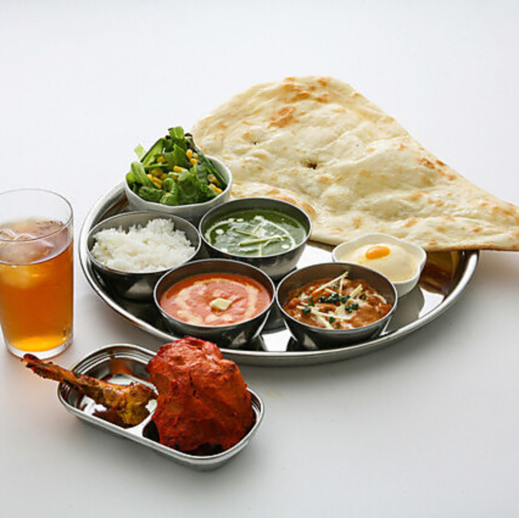 エスニック居酒屋らしいカレーなどスパイスが効いたメニューも人気です。ぜひ〆にご賞味ください。