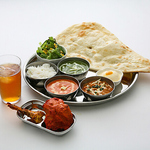 エスニック居酒屋らしいカレーなどスパイスが効いたメニューも人気です。ぜひ〆にご賞味ください。