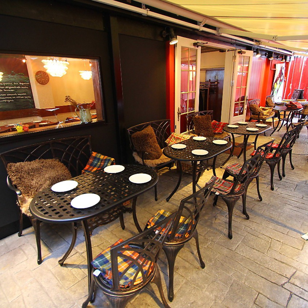 大人気のテラス席★本当に早めの予約がオススメです！！