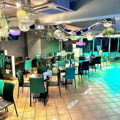 最大100名様までご案内可能なスペースです♪半立食や着席などお客様のご要望に合わせ、カスタマイズしていきます！