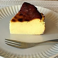 濃厚なのにすっきり！大人の味わいバスク風チーズケーキ◎ の写真