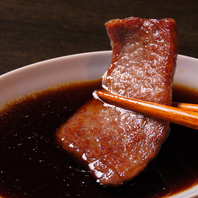 オリジナルつけタレがお肉の旨味を引き立てる♪