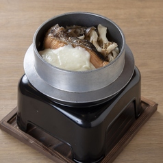 鮭ときのこのバターチーズ釜飯
