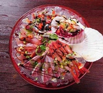 旬の鮮魚をお楽しみ頂けます。人気の本日鮮魚のカルパッチョ！