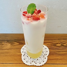 国産レモンと苺のラッシー